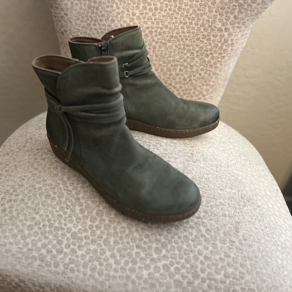 Dansko Evelyn Boot-Green-Size 40-Gently Used - Picture 1 of 4